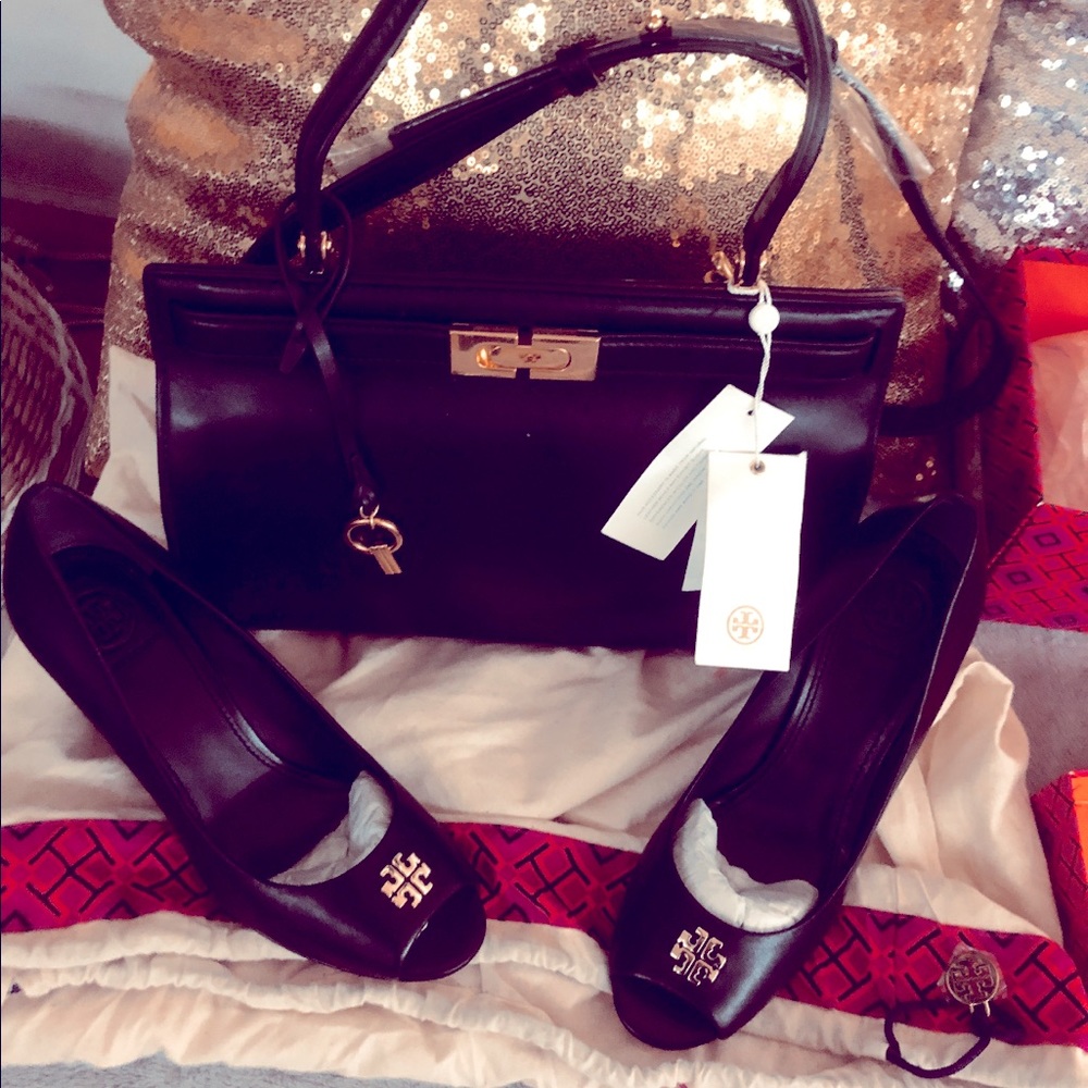 Authentic NEW Tory Burch size 7 shoe with handbag bundle